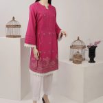 Amazing Look Saya Azadi Stock Offer 2024 Flat 30% Off