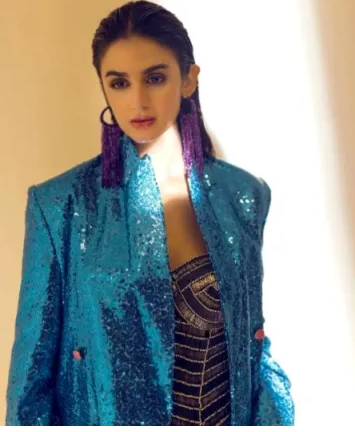 Hot Look Hira Mani 2024 In Sparkly Suit Stirs Debate