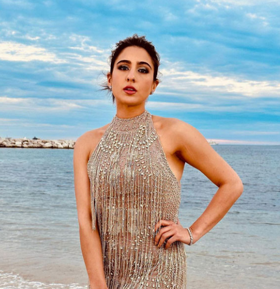 Sara Ali Khan Looks Outfit Sexy Delighted Us With Her Fashion 2024