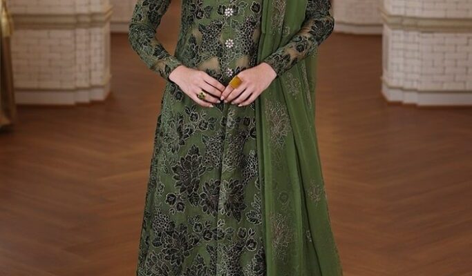 Stunning Dress Bareeze Sale Offer 2024-25 Upto 50% Off