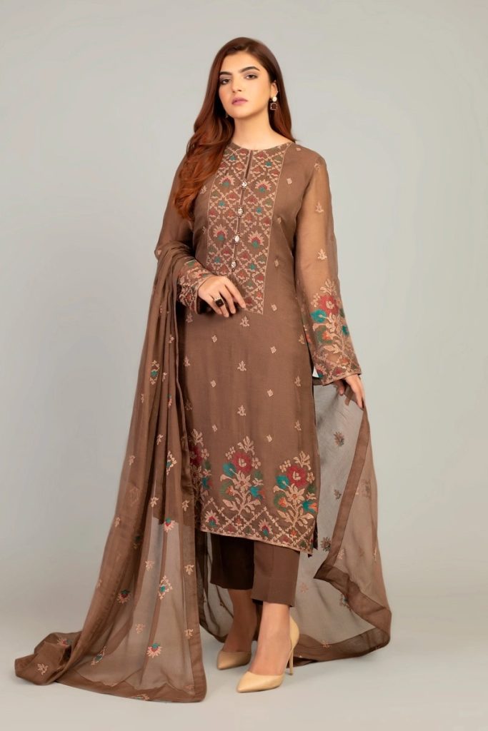 Stunning Dress Bareeze Sale Offer 2024-25 Upto 50% Off